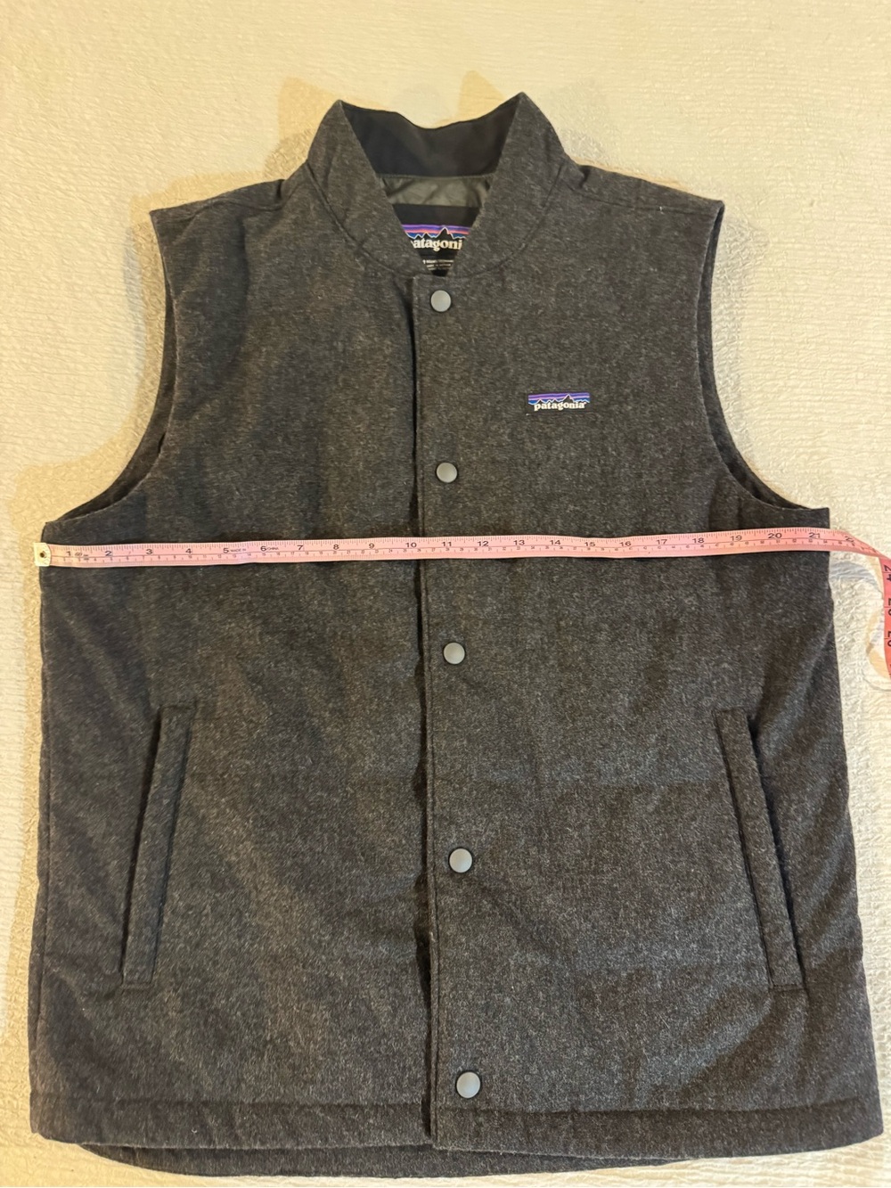 Patagonia Recycled Wool Bomber Men's Charcoal Snap-Front Vest - Picture 5 of 9